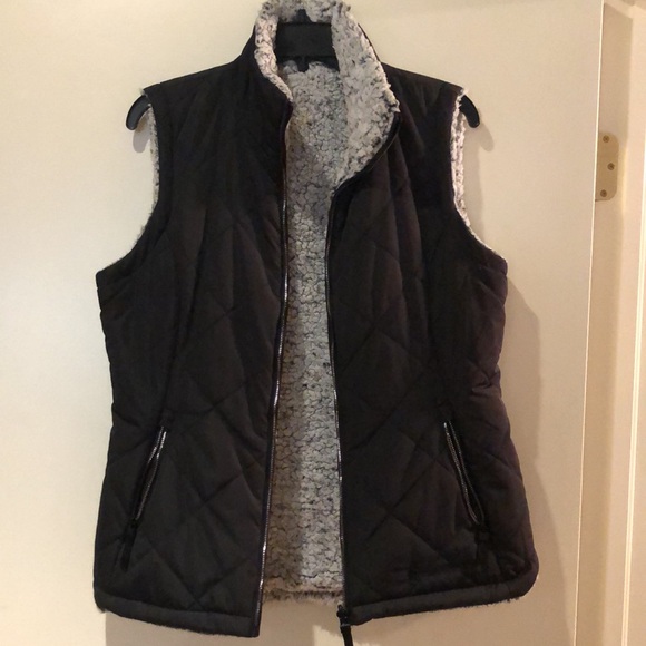 NWT Reversible quilted zippered vest - Picture 5 of 5